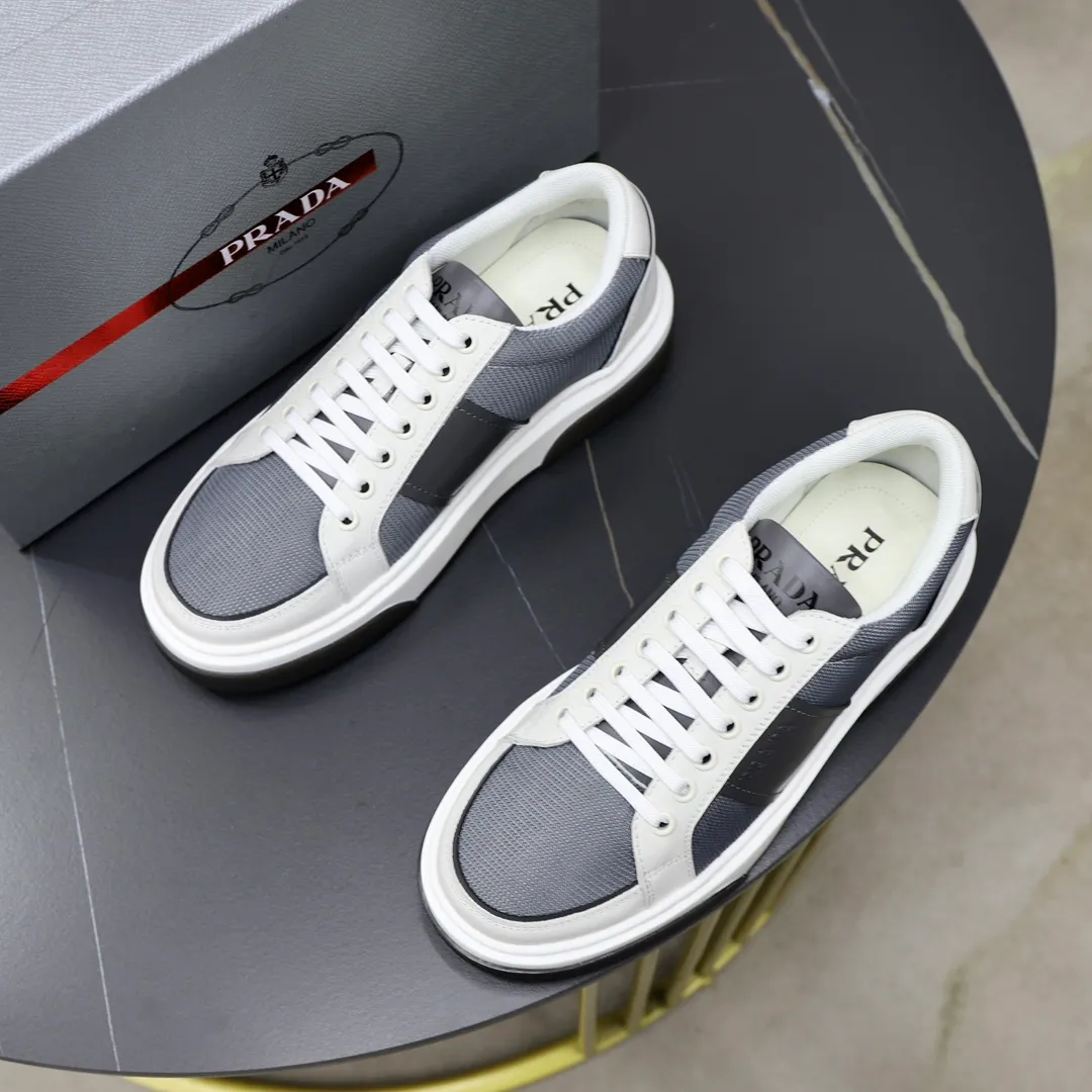 Ex-factory price: 680💰Top original order Brand: PRADA (Prada) Standard code: Men's size 38/44 (45 can be customized) Grade: Same as the official website Material: Original cowhide stitched with imported cloth, cowhide lining, original combination of two-color wear-resistant soft outsole Style category: casual sports version, young fashion, European and American trend, British style Color: actual picture color